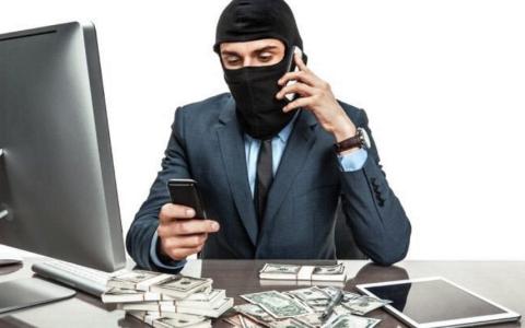 Шахраї пропонують фейкові виплати українцям: як не стати жертвою обману