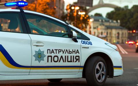 Поліцейські склали на водія протокол по ст. 130 під час повітряної тривоги, але суд закрив провадження: мотивація суду