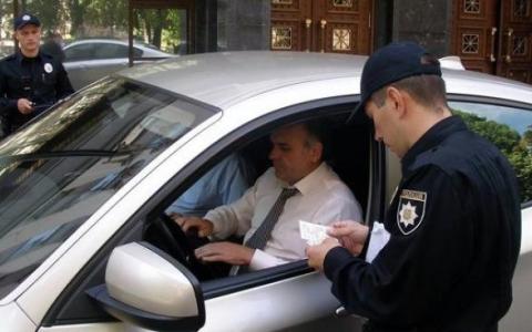 Непред’явлення поліцейському документів не вважається злісною непокорою - рішення суду
