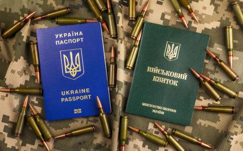 Кого з військовозобов'язаних можуть забронювати від мобілізації: оновлено правила