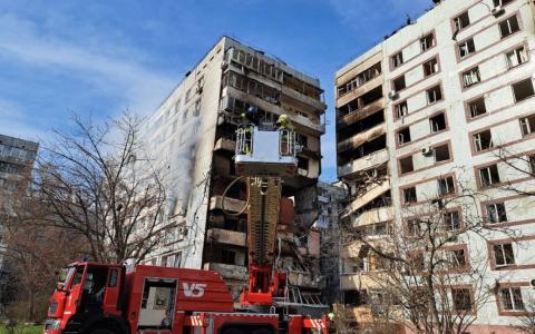 Росіяни прицільно б'ють по житлових будинках: наслідки атак на Київщині і Запоріжжі