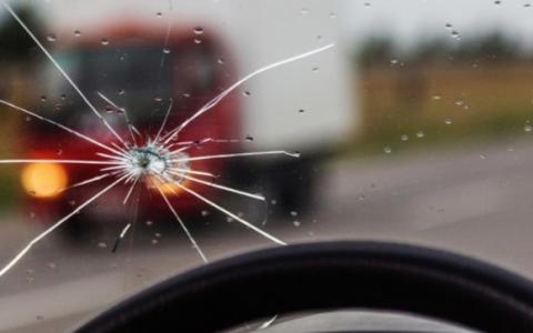 Штраф за тріщину на лобовому склі автомобіля: законний чи ні?