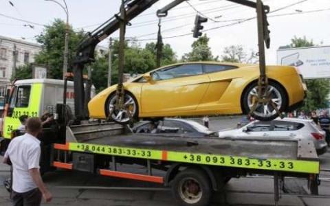 В Україні хочуть заборонити евакуацію авто на штрафмайданчик - законопроект