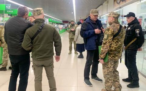 Вручення повістки не означає, що вас відразу зарахують до лав ЗСУ: роз'яснення посадовця ТЦК та СП