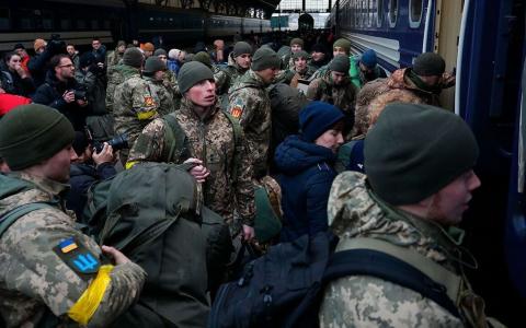 Чи можуть мобілізувати двох членів родини під час воєнного стану в Україні: роз'яснення юристів