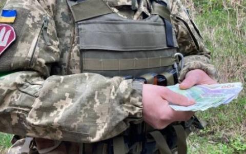 Заблоковано закон, яким повернули доплату військовослужбовцям у розмірі 30 тис. грн