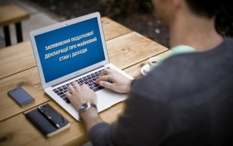 Хто із військовослужбовців не повинен подавати декларації?