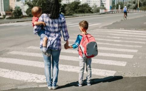 Штрафи для пішоходів з дітьми - у Верховній Раді зареєстровано новий законопроект