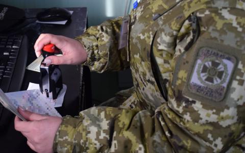Українським військовим спростили виїзд за кордон на лікування 