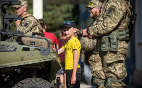 Як звільнитись з військової служби багатодітному батьку?