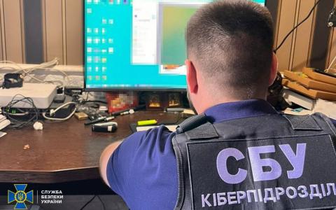 СБУ викрила у Києві підпільний «ЦНАП», який продавав фальшиві паспорти та водійські права