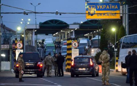 В Україні в тестовому режимі запускають електронну чергу для перетину кордону