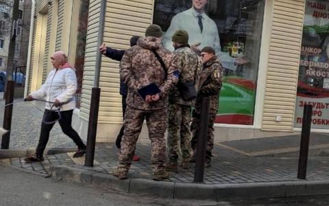 У Міноборони розповіли куди можна поскаржитись на неправомірні дії співробітників ТЦК та СП