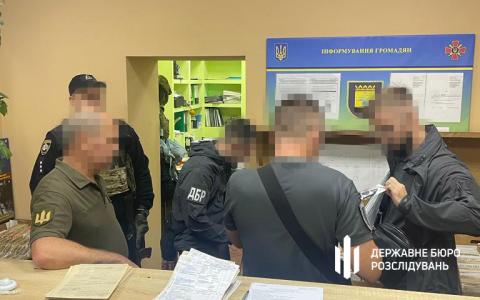 Працівників військкомату судитимуть за те, що вони за гроші підробляли документи для виїзду за кордон