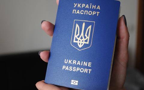 Український паспорт увійшов до ТОП-30 “найсильніших” у світі