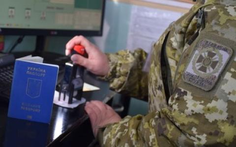 Уряд дозволив виїжджати за кордон родичам загиблих або зниклих безвісти під час АТО