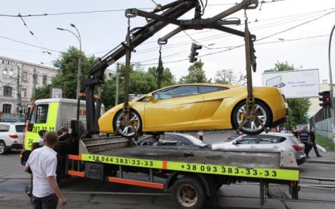 Кабмін розширив підстави евакуації автомобілів: деталі прийнятих змін