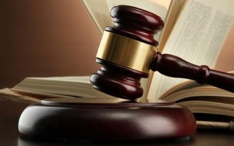 Помилкове роз’яснення судом строку і порядку набрання рішенням законної сили - підстава для поновлення строку на оскарження