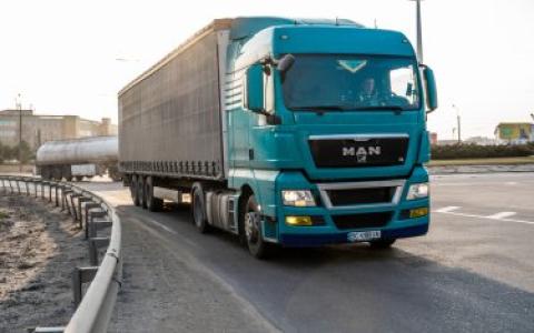 Уряд удосконалив процедуру перетину кордону водіями вантажівок та автобусів