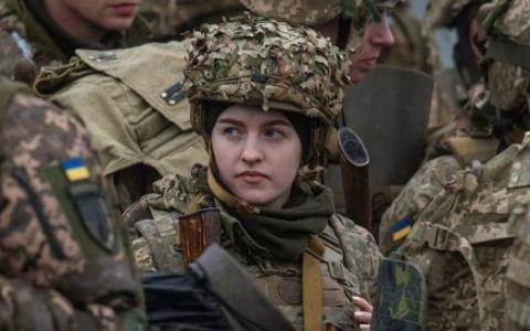 Чи може військовозобов'язана жінка отримати повістку: відповідь представника ТЦК