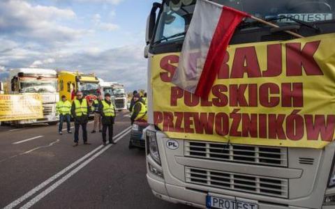 Блокада перевізників на польському кордоні: Україна та Польща готують позови до мітингарів щодо відшкодування збитків