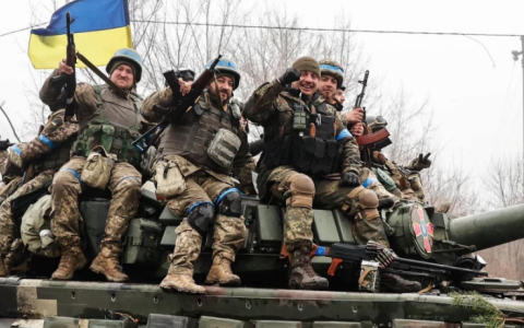 Щодо порядку визначення строку дії контракту та порядку звільнення з військової служби