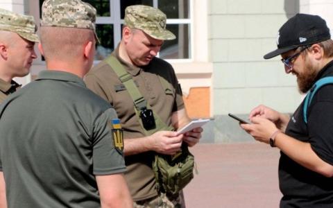 Законність перевірки військово-облікових документів представниками ТЦК та СП: коментар адвоката