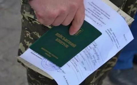 Вручення повісток через пошту та виклик до призовних пунктів українців за кордоном: адвокат про мобілізацію