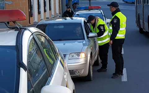 Варто знати! Чи можуть поліцейські перевіряти вашу автівку без вашої згоди?