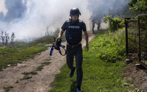 CPJ розробили рекомендації з безпеки для журналістів, які роблять репортажі з передової лінії війни