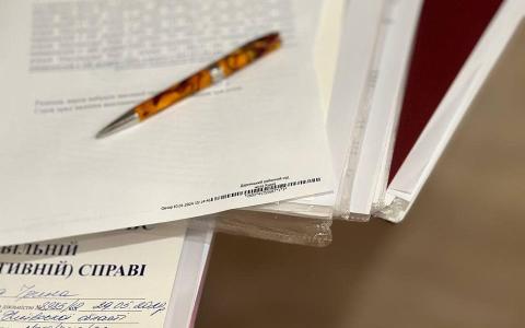 Судове рішення про стягнення аліментів з відповідача в сумі еквівалентній долару США