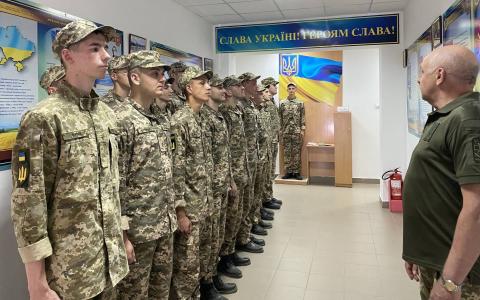 В Україні можуть запровадити базову військову службу для всіх громадян віком до 25 років