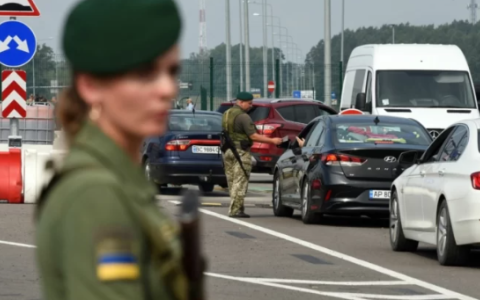 Послуга "єЧерга": розробляється можливість реєструватись в системі для перетину кордону водіями легкових автомобілів