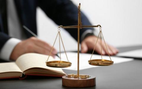 Позовні вимоги до державного нотаріуса чи державної нотаріальної контори?