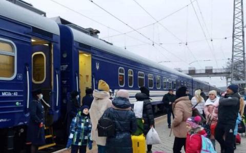 Евакуація з Донеччини на Житомирщину: Мінреінтеграції оприлюднили новий графік руху спецпоїздів