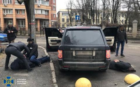 В Києві затримали шахраїв, які видурювали гроші у родичів військовополонених, обіцяючи обмін