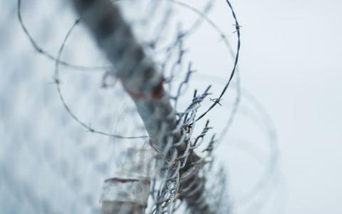 Кваліфікація дій за ч.1 ст.438 КК України та ч.3 ст.146 КК України