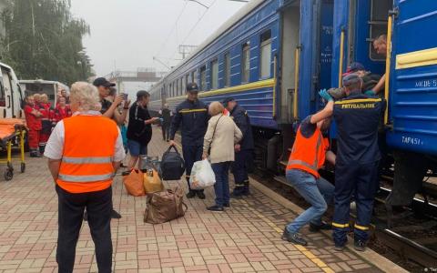 Увага! Евакуація мешканців Донеччини: в ОВА оприлюднили графік руху спецпоїздів та контакти для заявок