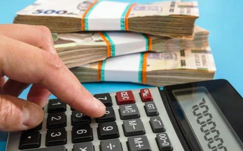 Податкі та зарплати з 1 квітня: які зміни чекають на українців?