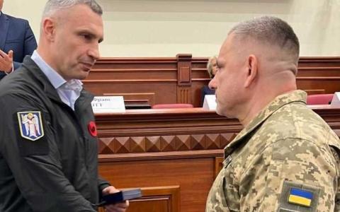 За виявлений мужність та героїзм адвокат, полковник ЗСУ Ігор Сєрков отримав чергову заслужену нагороду