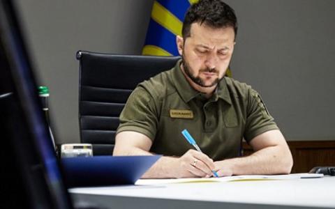 Володимир Зеленський підписав закон про збільшення штрафів за порушення військового обліку