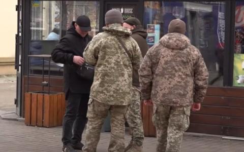 Затримання і доставка військовозобов’язаного до ТЦК: в КУпАП і постанові КМУ №560 визначено різні підстави