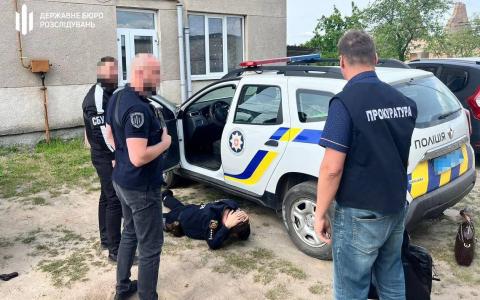 ДБР викрило правоохоронця, який відкривав фіктивні кримінальні справи на "ухилянтів" з метою уникнення мобілізації