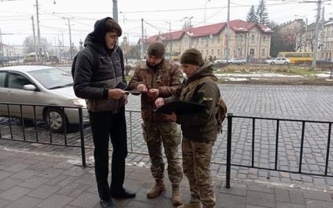 Кабмін затвердив форму посвідчення працівників ТЦК, яке вони повинні пред'являти громадянам