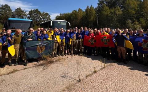 З полону звільнили ще 115 українців: фото захисників