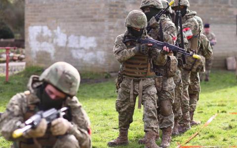 Грошова винагорода для інструкторів Збройних сил України: кому платять і скільки?