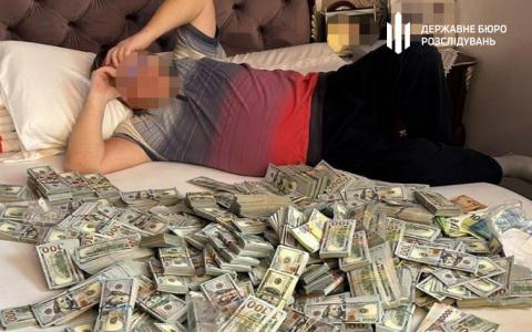 Валюта, нерухомість, авто, коштовності: 18 із 25 керівників обласних МСЕК виявилися офіційними мільйонерами