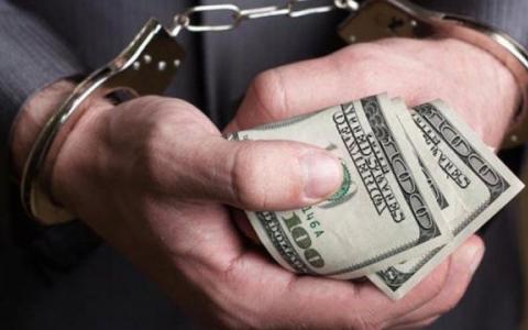 Хабар у $36 тисяч: суд оголосив вирок експосадовцям столичної податкової та адвокату