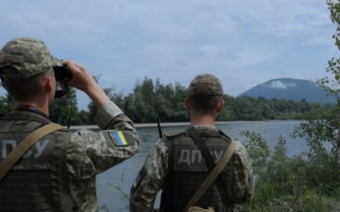 В ДПСУ розповіли скільки чоловіків загинуло у річці Тиса та в горах, намагаючись незаконно перейти кордон
