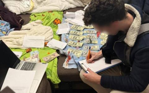 На хабарі затримали посадовицю Центральної МСЕК - Нацполіція